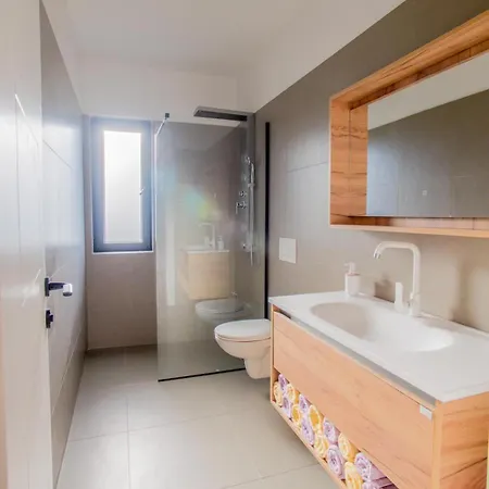 Luxy Luy Villa Loborika