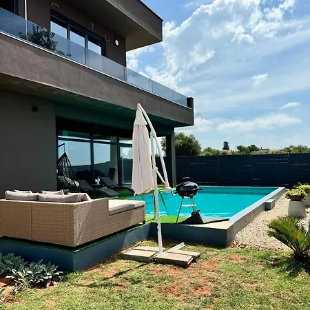 Luxy Luy Villa Loborika