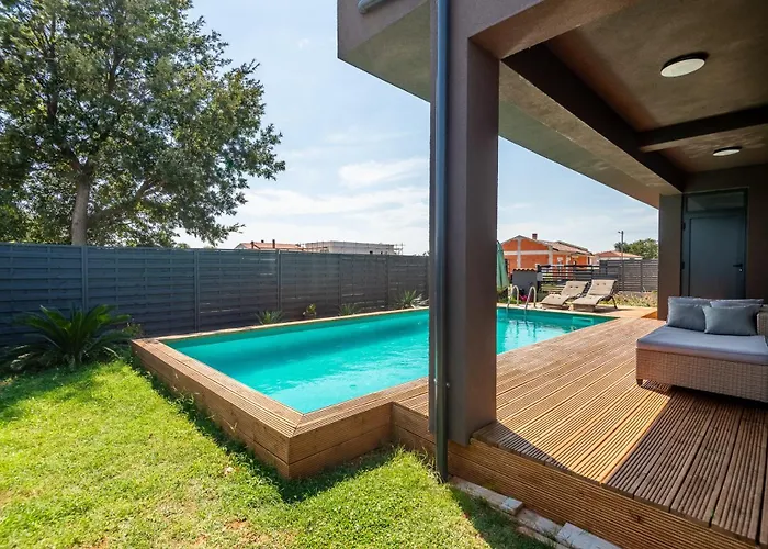 Luxy Luy 빌라 Loborika